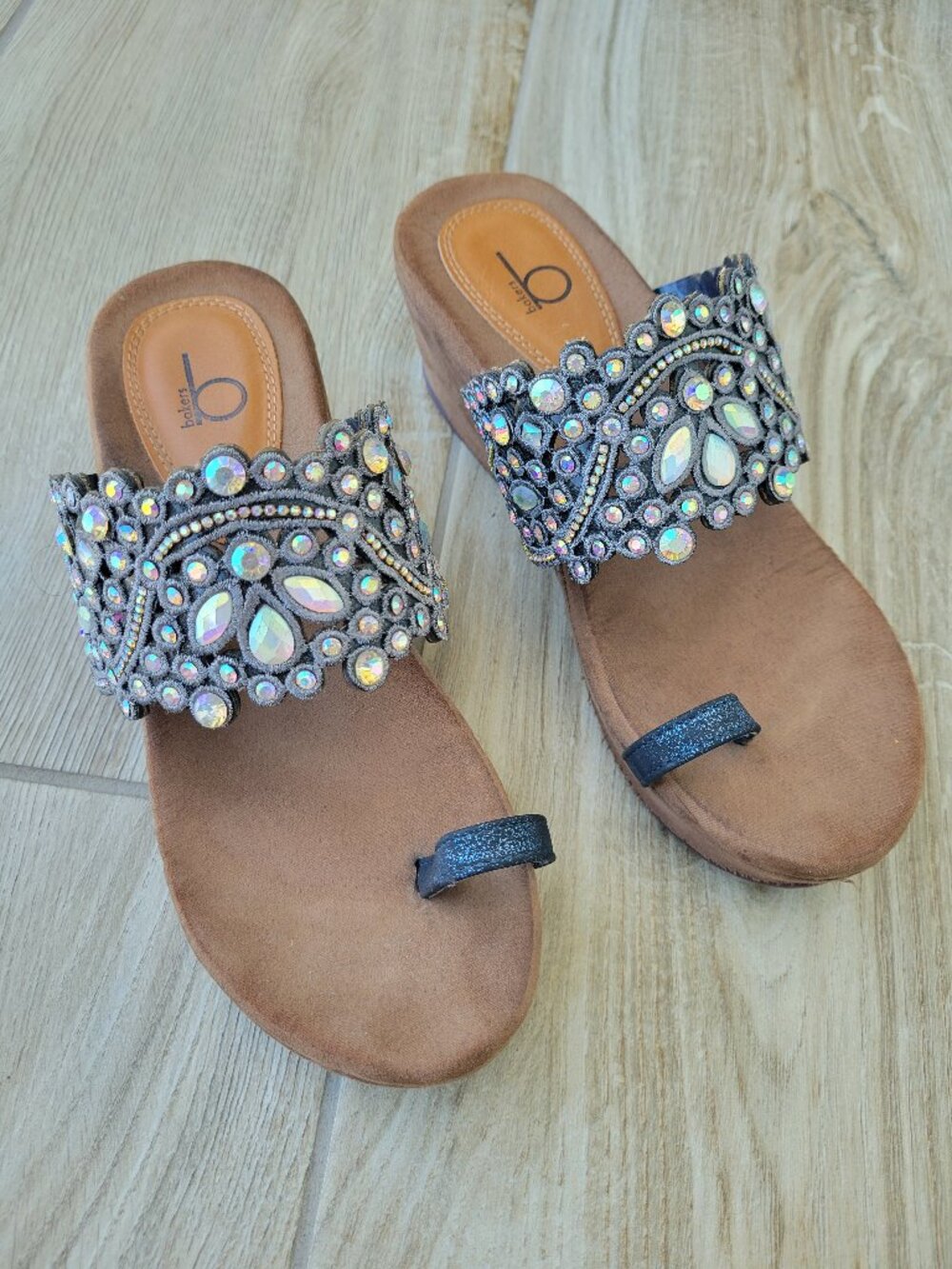 Bakers Beaded Rhinestone Toe-Loop Platform Sandals - Picture 3 of 7